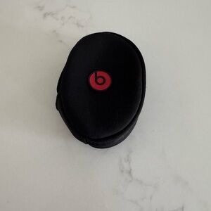 Beats Hard Shell Headphone Case with Red Aux Cable